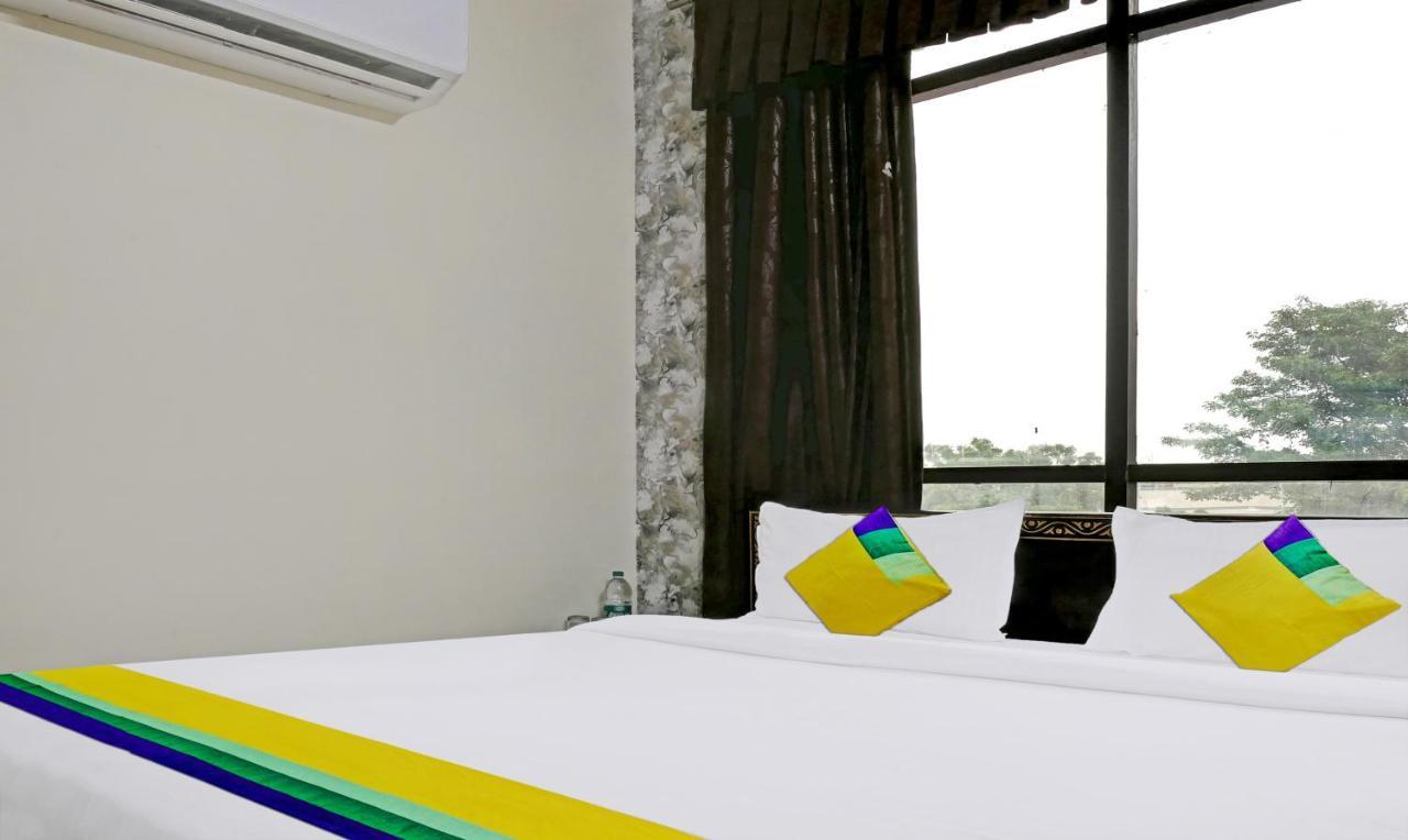 Itsy By Treebo - Ashoka Grand Hotel พาราณสี ภายนอก รูปภาพ